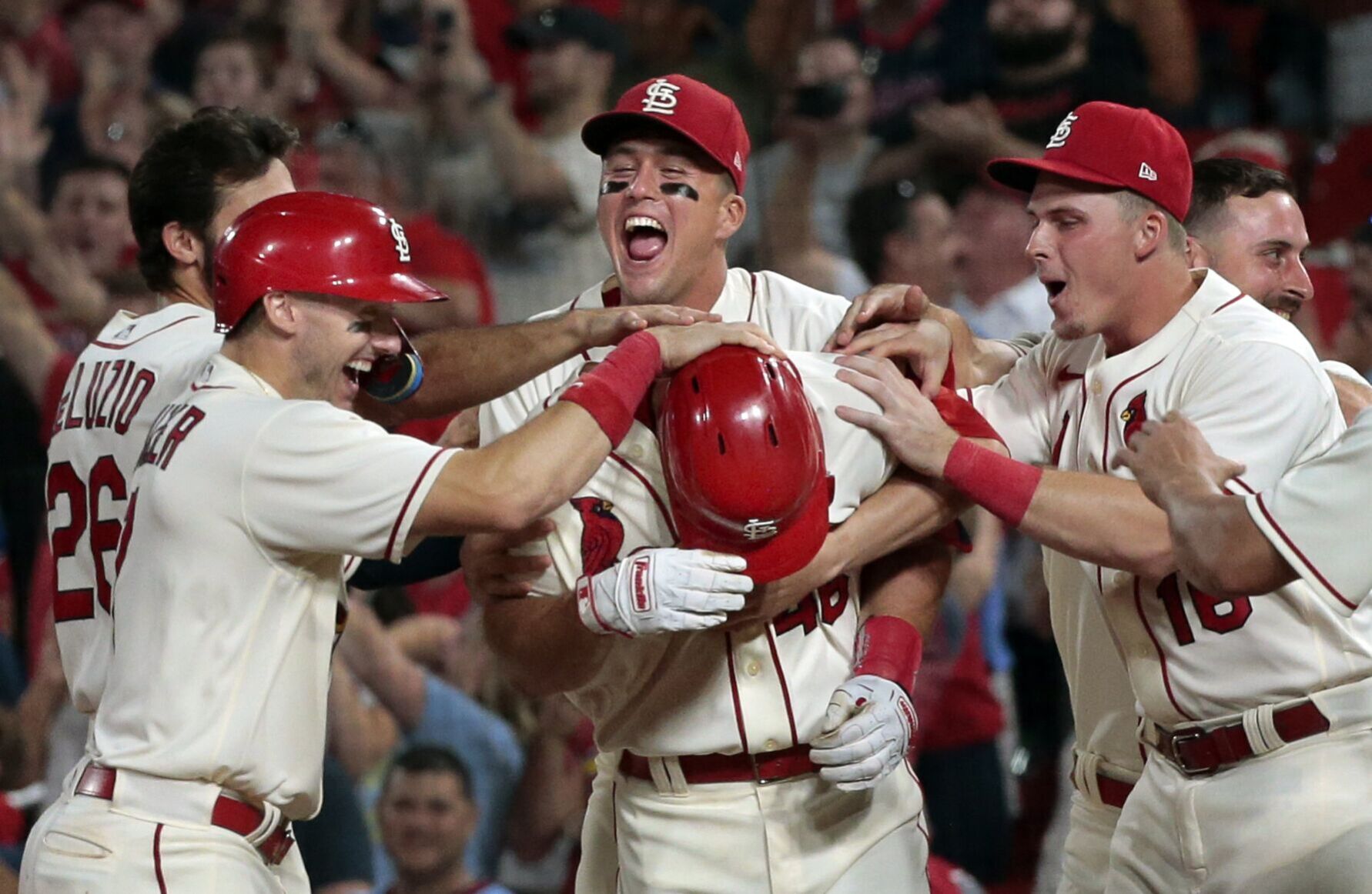 Cardinals beat Reds in 11, 1-0